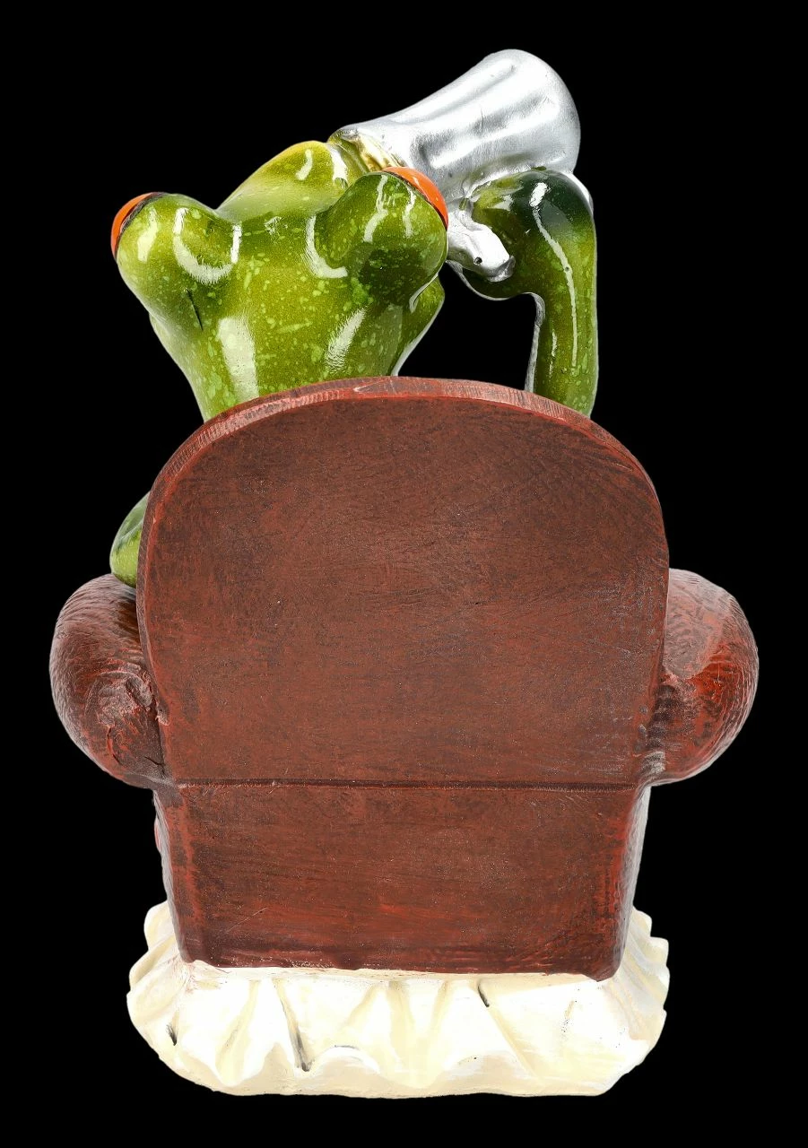 Lustige Frosch Figur Auf Stuhl Trinkt Bier – Bild 3