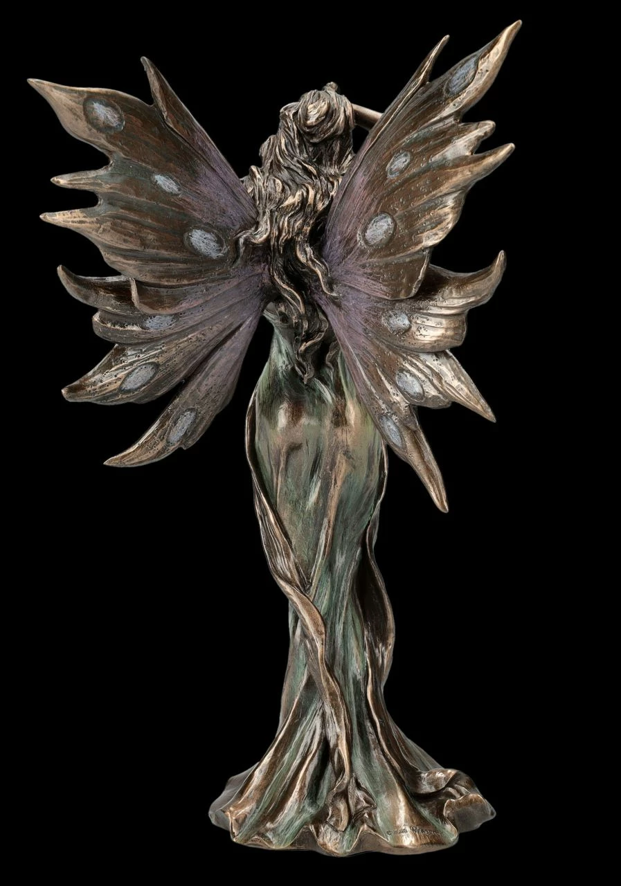 Elfen Figur Streicht Sich Durchs Haar – Bild 5