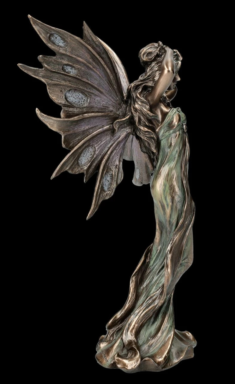 Elfen Figur Streicht Sich Durchs Haar – Bild 6