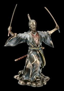 Samurai Figur - Bujutsu Mit Zwei Schwertern
