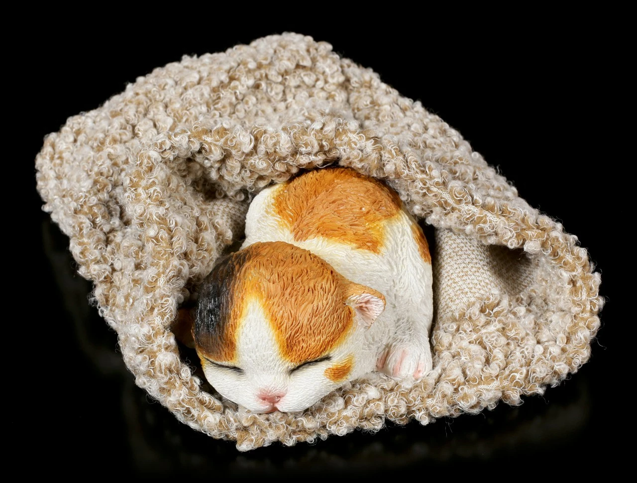 Katzen Figur Schlafend In Graue Decke Eingewickelt – Bild 2