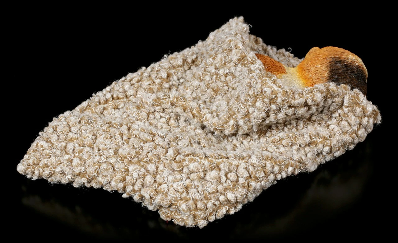 Katzen Figur Schlafend In Graue Decke Eingewickelt – Bild 4