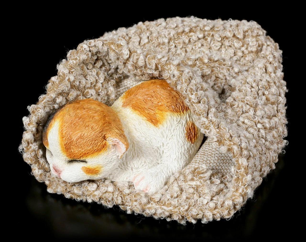 Katzen Figur Schlafend In Graue Decke Eingewickelt