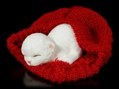 Katzen Figur Schlafend In Roter Bommelmütze