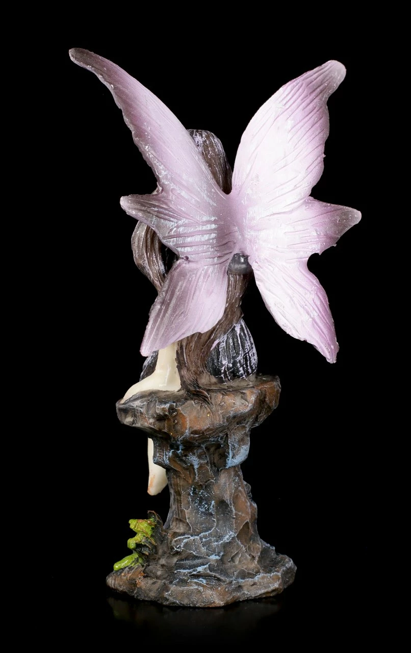 Lila Elfen Figur - Syna Sitzt Auf Steinen – Bild 5
