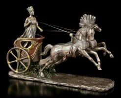 Nofretete Figur Im Streitwagen